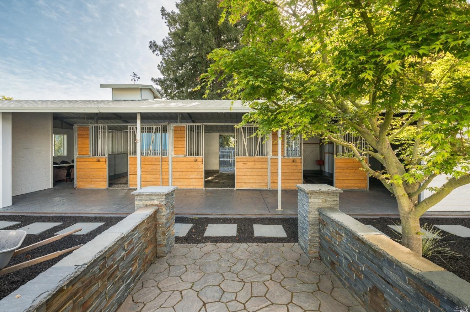 1030 Thompson Ln, Petaluma CA  94952-1242 exterior