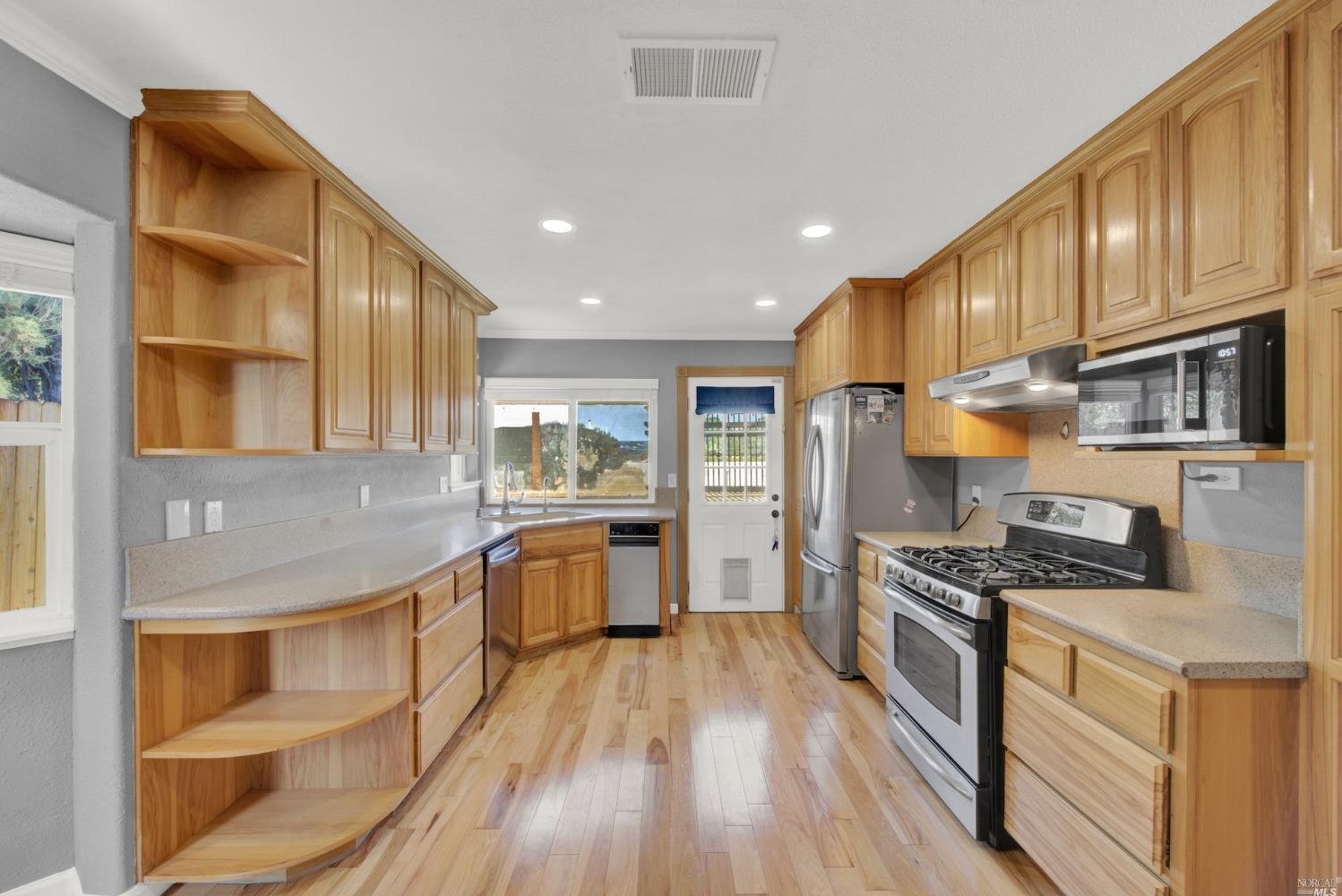 2511 Carnation Dr, Fairfield CA  94533-1511 exterior