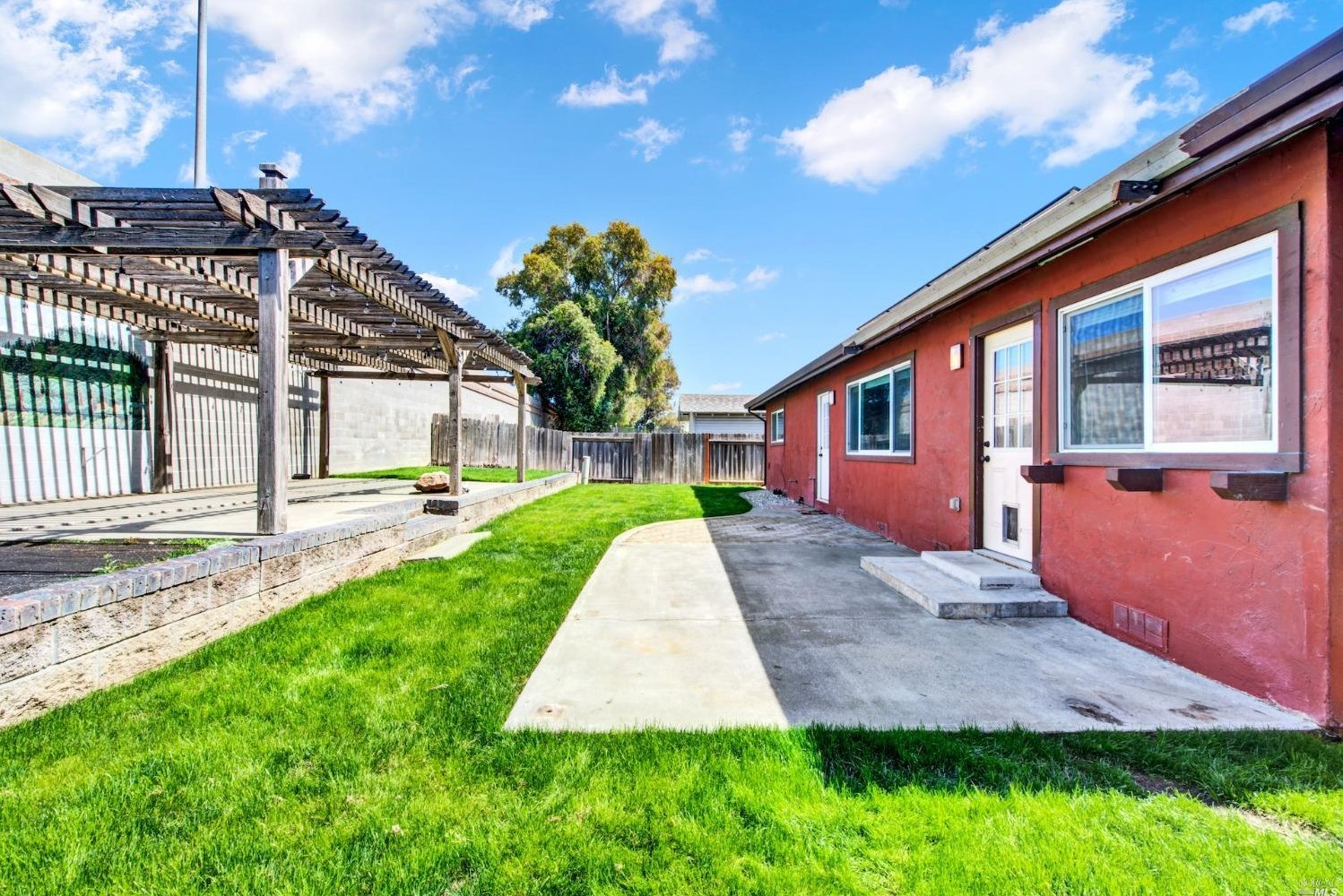 2511 Carnation Dr, Fairfield CA  94533-1511 exterior