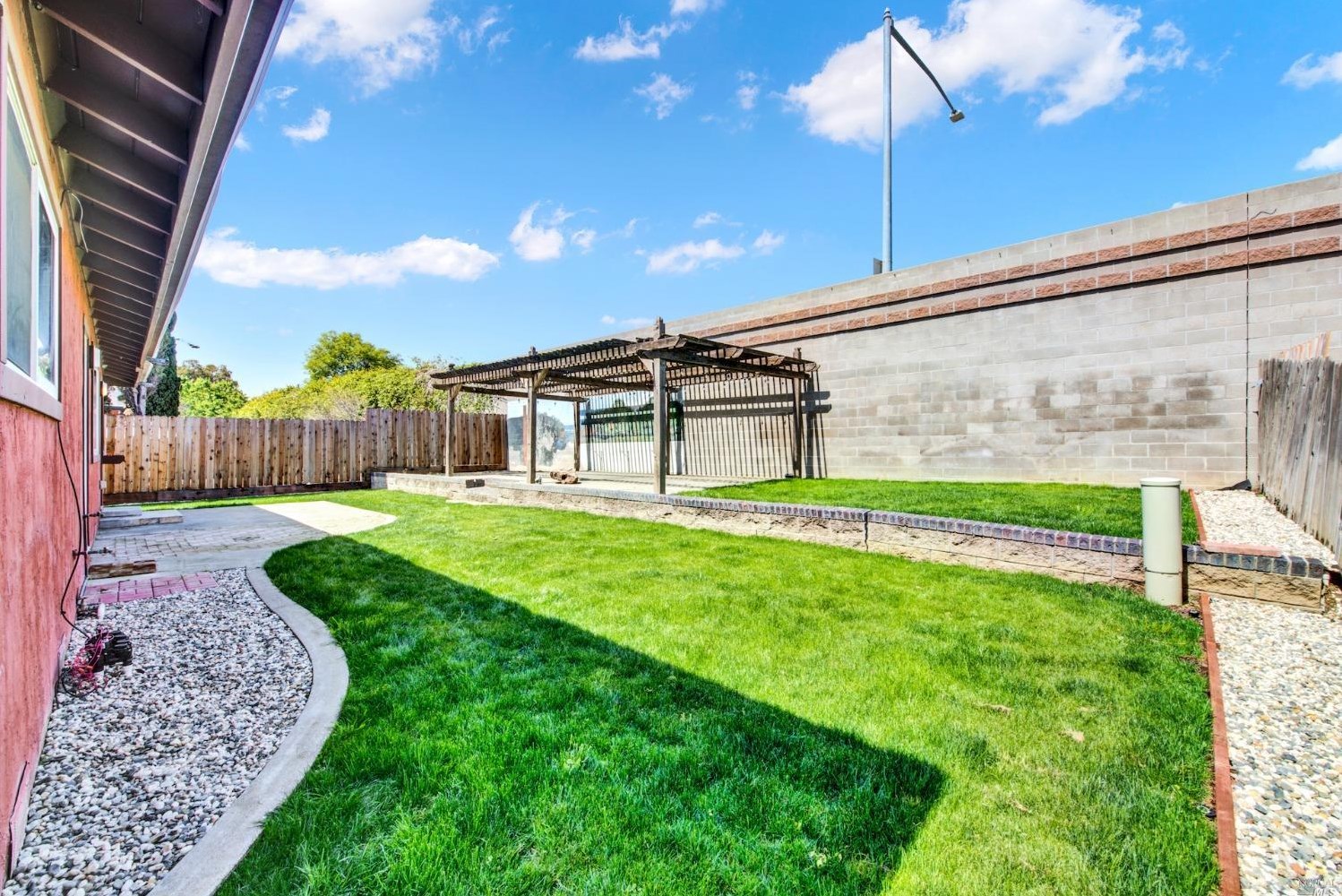 2511 Carnation Dr, Fairfield CA  94533-1511 exterior