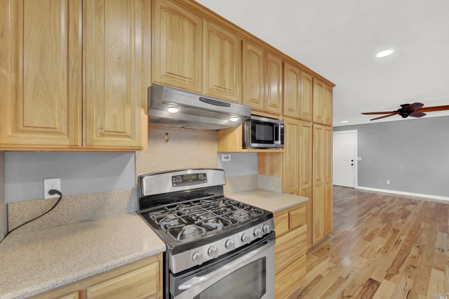2511 Carnation Dr, Fairfield CA  94533-1511 exterior