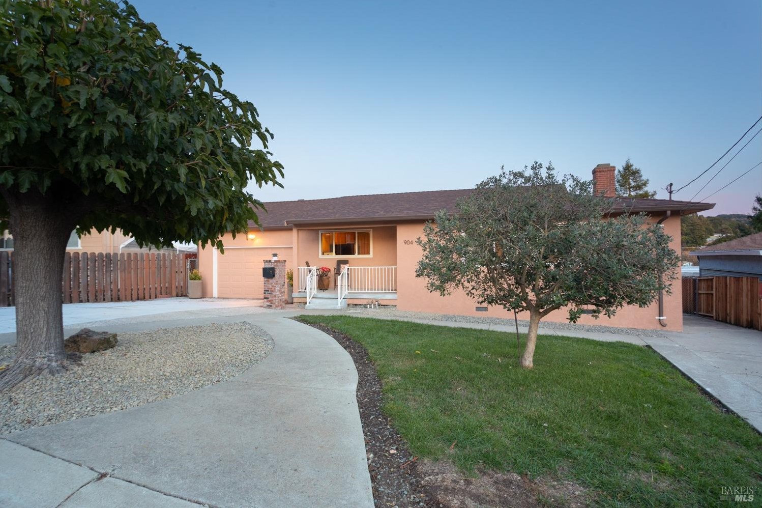 904 Idlewood Cir, Richmond, CA 94803-1154
