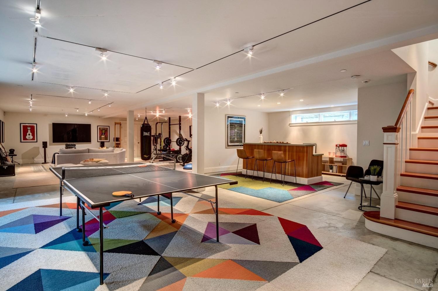 55 Alder Ave, San Anselmo CA 94960-1706 exterior