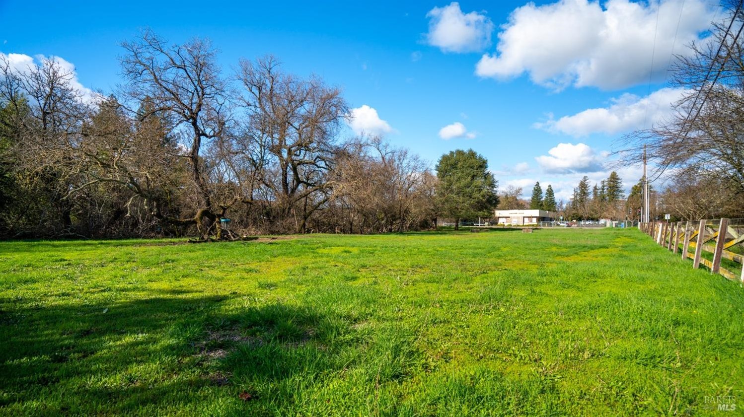 8975 Conde Ln, Windsor, CA 95492-8954