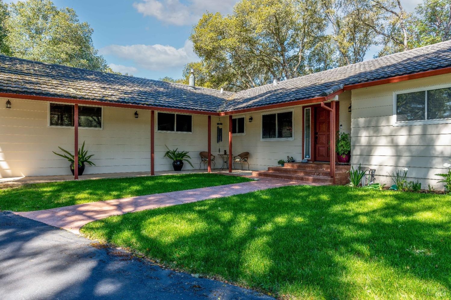 1600 Deerwood Dr, Ukiah, CA 95482-3613