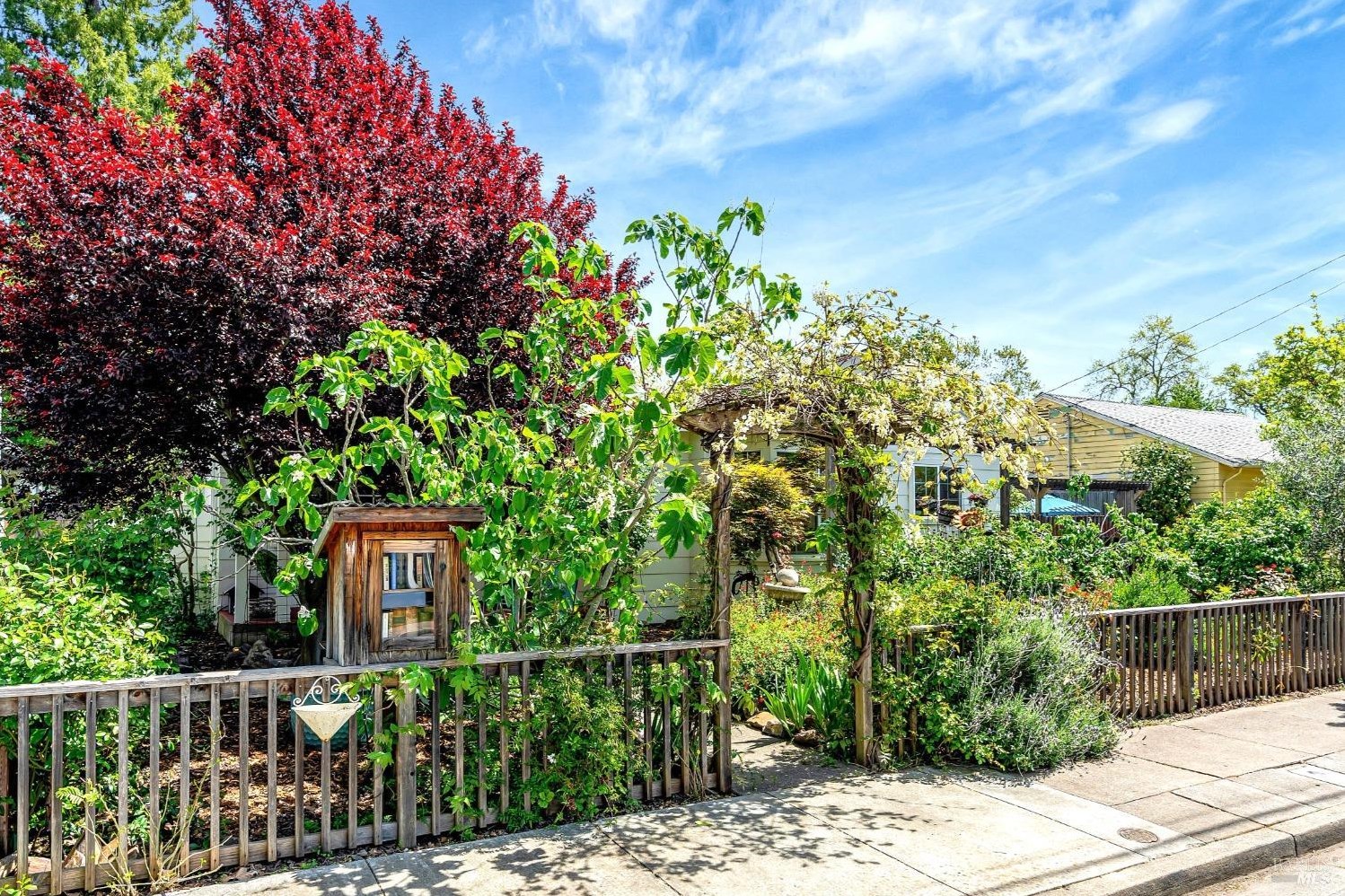 1804 Beaver St, Santa Rosa, CA 95404-2942