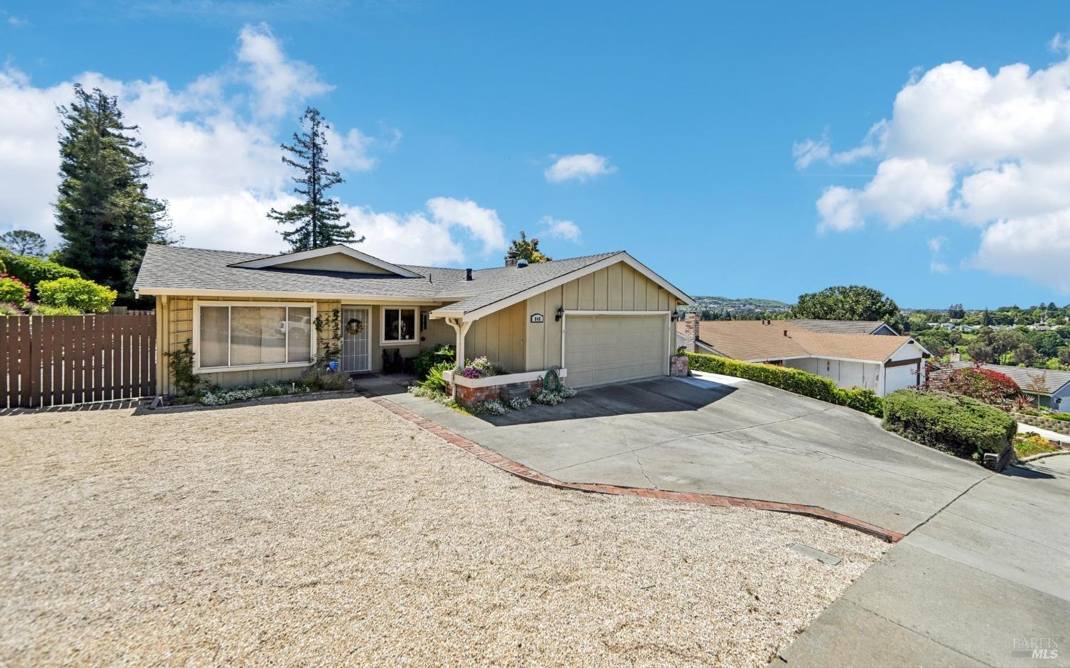848 Sandy Cove Dr, Rodeo, CA 94572