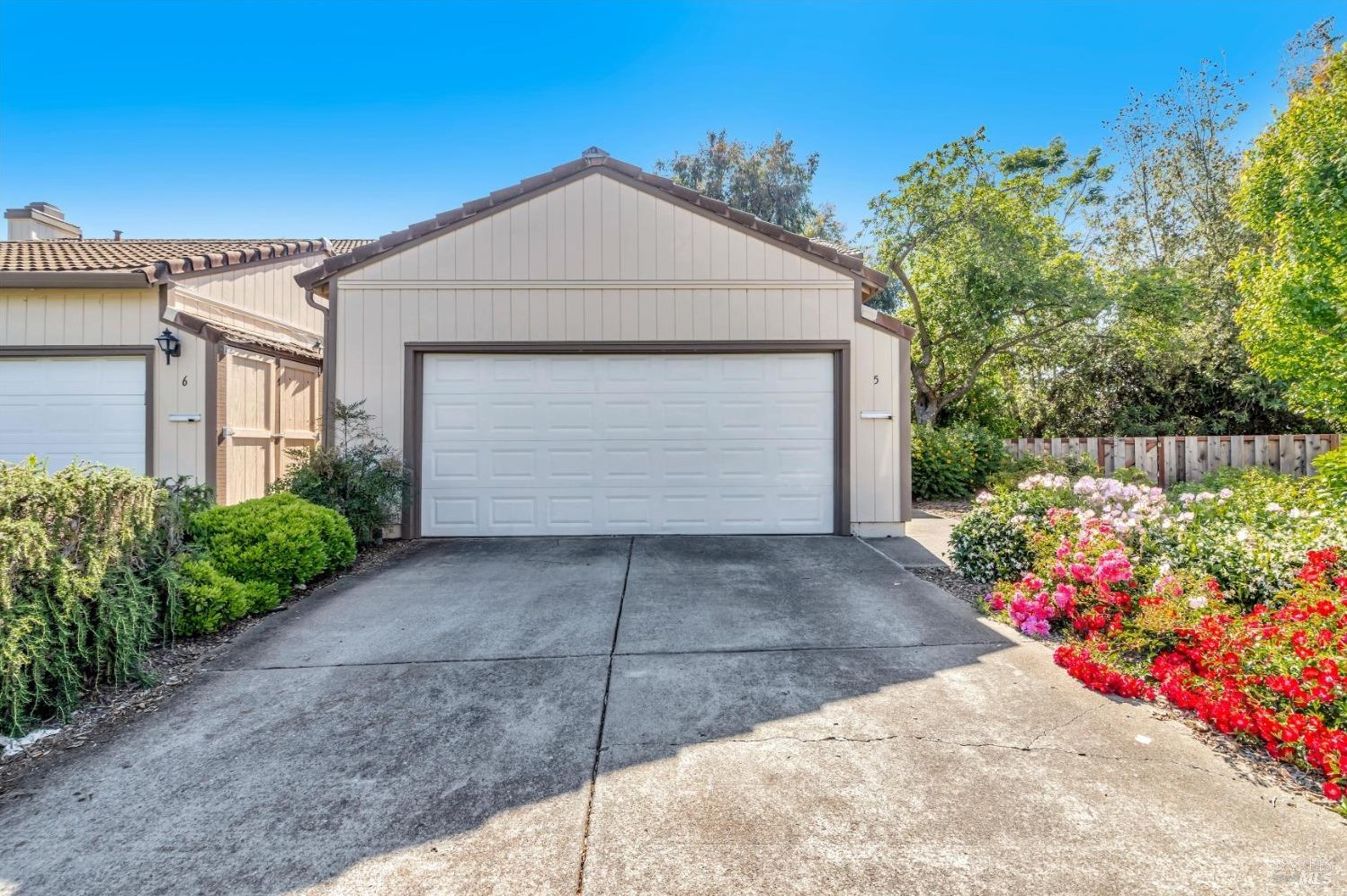 5 Knoll Ct, Rodeo, CA 94547