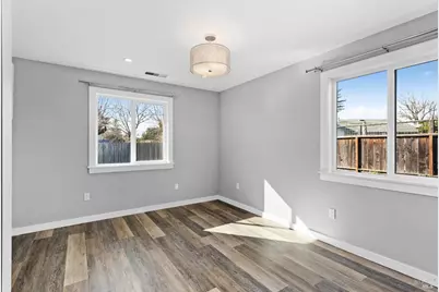 555 Powell Avenue, Healdsburg, CA 95448 - Photo 18