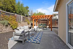 111 Philip Dr, Healdsburg, CA 95448 - Photo 18