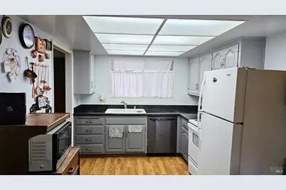 124 Monterey Drive, Vacaville, CA 95687 - Photo 8