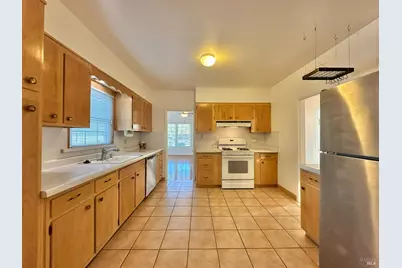 639 E 5th Street, Benicia, CA 94510 - Photo 14