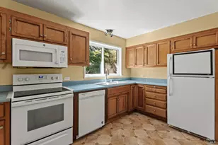 611 Hawthorne Ln, Willits, CA 95490 - Photo 12