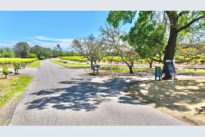 8207 W Dry Creek Road, Healdsburg, CA 95448 - Photo 2