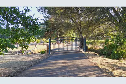 8207 W Dry Creek Road, Healdsburg, CA 95448 - Photo 14