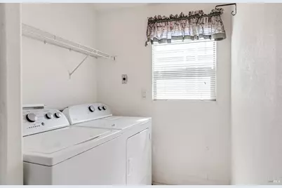 717 N McDowell Boulevard #111, Petaluma, CA 94954 - Photo 8