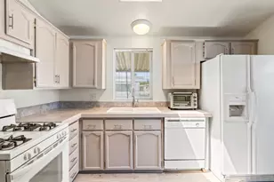 131 Del Paso Dr, Vacaville, CA 95687 - Photo 16