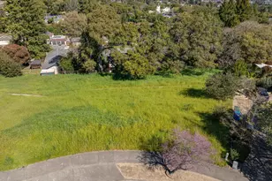 513 Larch Dr, Petaluma, CA 94952 - Photo 2