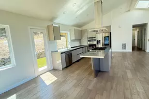 221 El Toyonal St, Orinda, CA 94563 - Photo 22