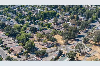 411 Walten Way, Windsor, CA 95492 - Photo 2