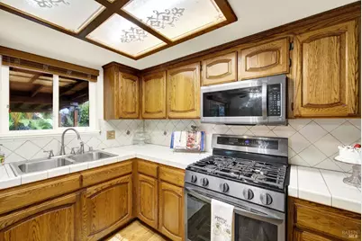 221 Livingston Avenue, Vacaville, CA 95687 - Photo 34