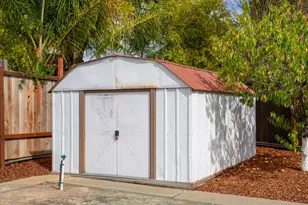 8 Clover Hill Ct, San Rafael, CA 94903 - Photo 38