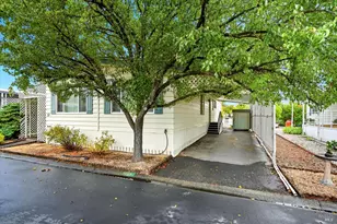 37 Magnolia Dr, Calistoga, CA 94515 - Photo 2