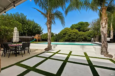 678 Claremont Drive, Vacaville, CA 95687 - Photo 2