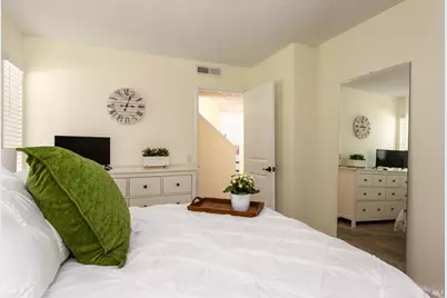 2734 Lakeview Drive, Santa Rosa, CA 95405 - Photo 18