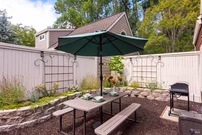 2734 Lakeview Drive, Santa Rosa, CA 95405 - Photo 26