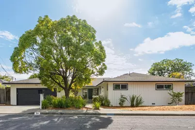 24 Bonnie Banks Way, San Rafael, CA 94901 - Photo 2