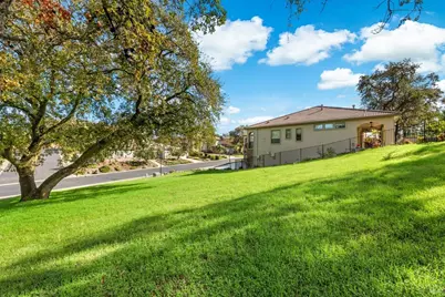 2036 Zinfandel Court, Vacaville, CA 95688 - Photo 12