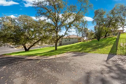 2036 Zinfandel Court, Vacaville, CA 95688 - Photo 8