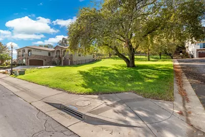 2036 Zinfandel Court, Vacaville, CA 95688 - Photo 2