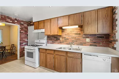 1047 E Tennessee Court, Fairfield, CA 94533 - Photo 8