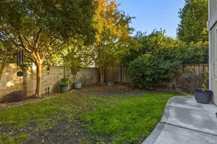 1049 Woodcrest Ct, Vacaville, CA 95688 - Photo 34