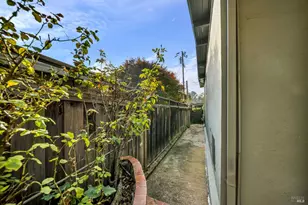 7810 Sanford St, Oakland, CA 94605 - Photo 32