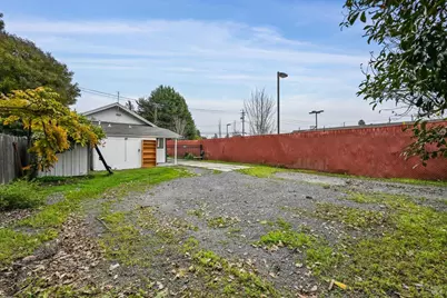 1127 Cleveland Avenue, Santa Rosa, CA 95401 - Photo 26