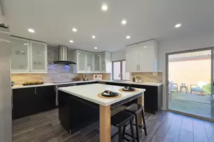 962 Marina Dr, Napa, CA 94559 - Photo 1