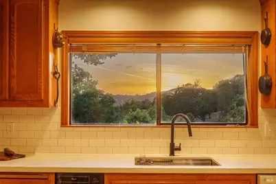 175 Grandview Avenue, Novato, CA 94945 - Photo 2