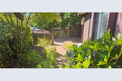 523 Center Street, Healdsburg, CA 95448 - Photo 8