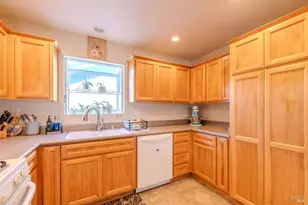 822 Jack London Dr, Santa Rosa, CA 95409 - Photo 12