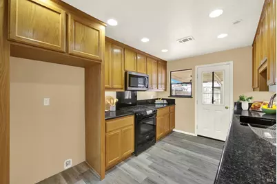 112 E Kentucky Street, Fairfield, CA 94533 - Photo 24