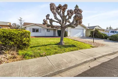 115 Isle Royale Circle, Vacaville, CA 95687 - Photo 2