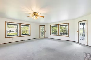 324 Burgundy Rd, Healdsburg, CA 95448 - Photo 16