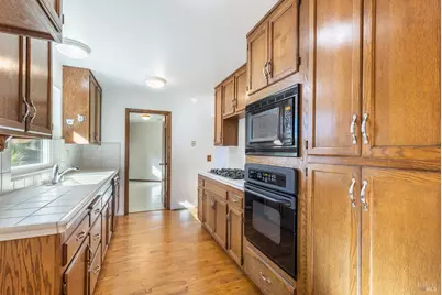 324 Burgundy Road, Healdsburg, CA 95448 - Photo 18