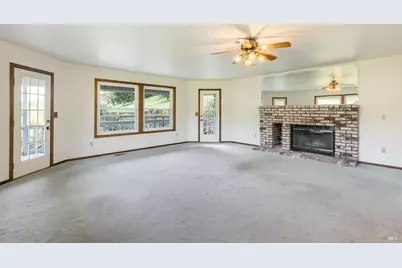 324 Burgundy Road, Healdsburg, CA 95448 - Photo 6