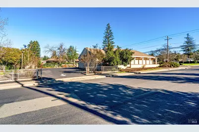 1105 University Street, Healdsburg, CA 95448 - Photo 26