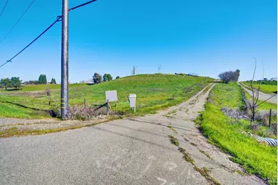 7668 English Hills Road, Vacaville, CA 95688 - Photo 48