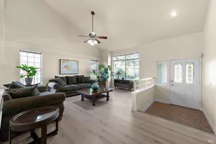 3327 Colonial Ct, Fairfield, CA 94534 - Photo 12